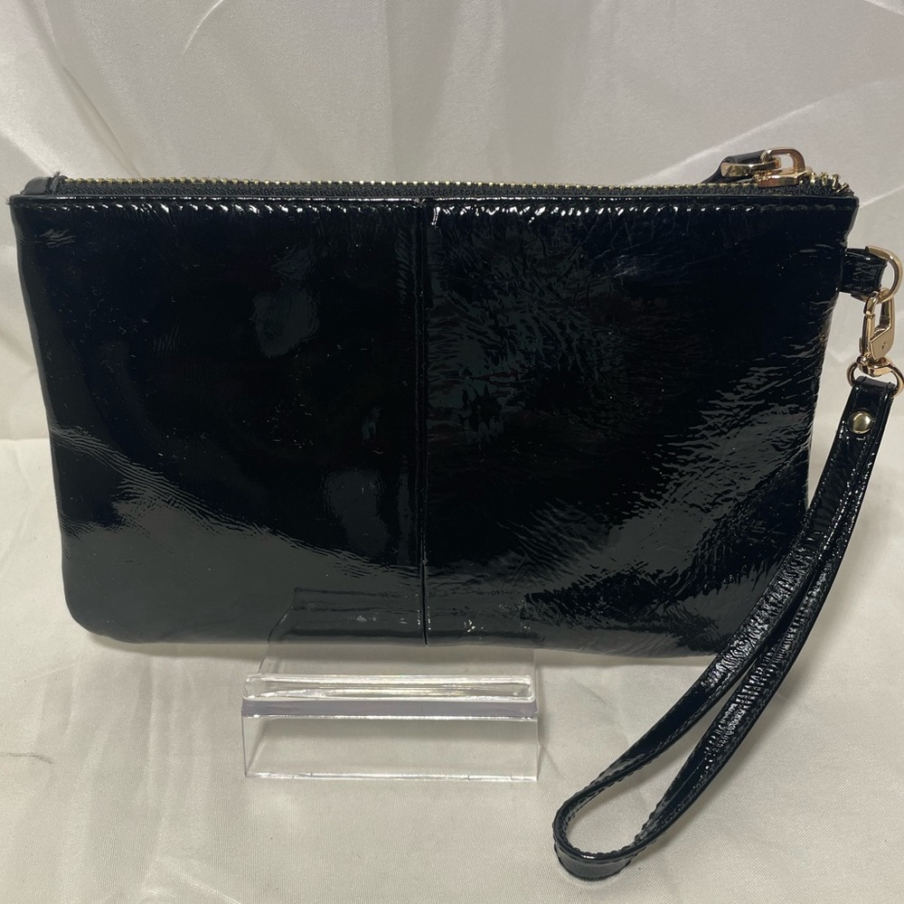 HANDBAG BUTLER Mighty Purse Black Patent Leather Charger Wristlet